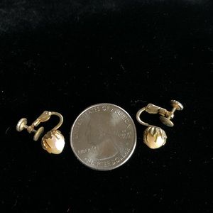 Vintage gold-tone costume pearl earrings VTG